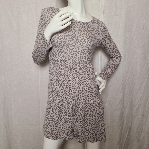 Old Navy Girl's Cozy Grey Leopard Animal Print Plush-Knit Tiered Dress - Picture 2 of 15